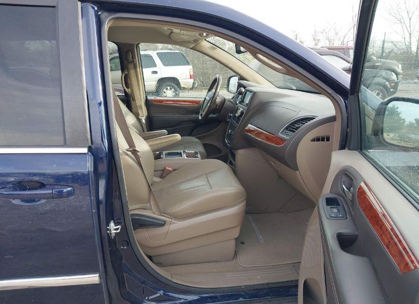 Photo 5 of 2016 Chrysler Town & COUNTRY TOURING (VIN 2C4RC1BG5GR284434)