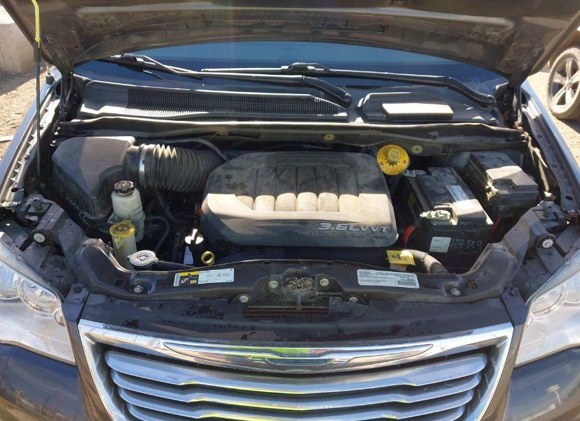 Photo 10 of 2016 Chrysler Town & COUNTRY TOURING (VIN 2C4RC1BG5GR293120)