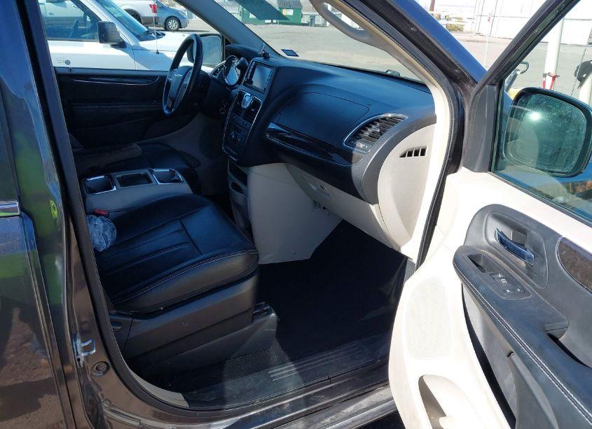 Photo 5 of 2016 Chrysler Town & COUNTRY TOURING (VIN 2C4RC1BG5GR293120)