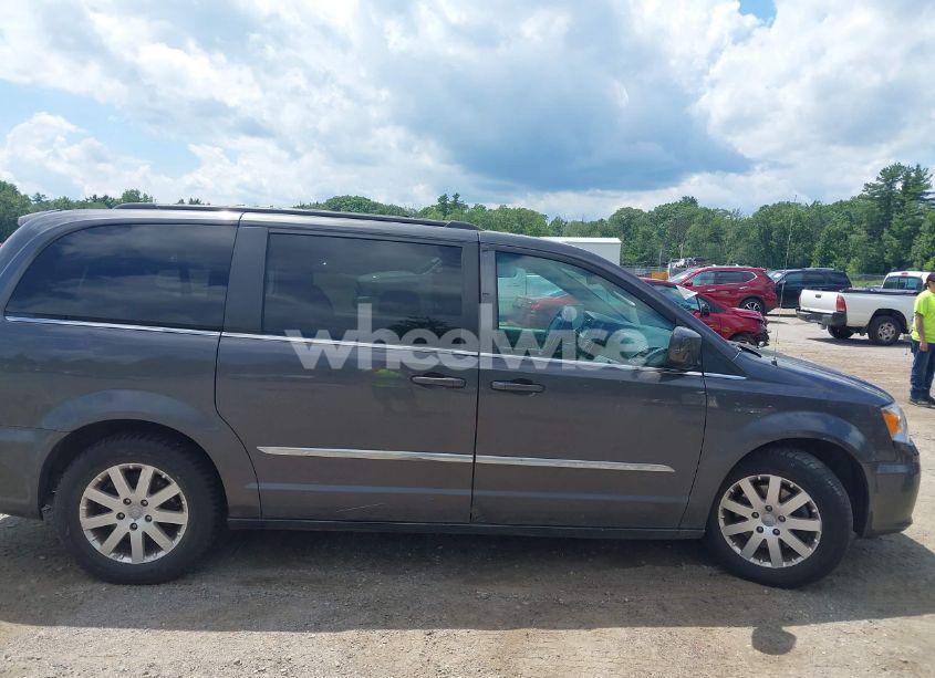 Photo 13 of 2016 Chrysler Town & COUNTRY TOURING (VIN 2C4RC1BG5GR296275)