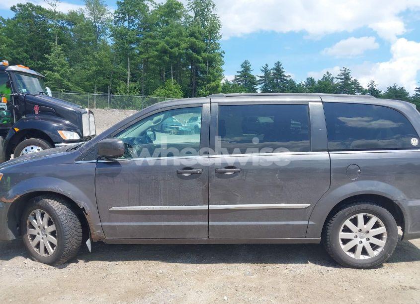 Photo 14 of 2016 Chrysler Town & COUNTRY TOURING (VIN 2C4RC1BG5GR296275)