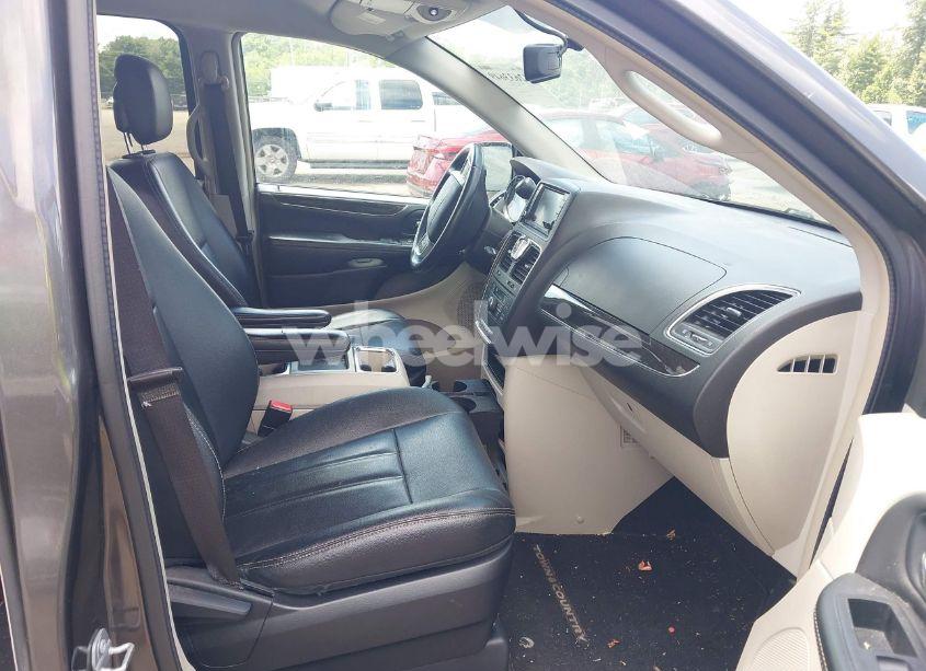 Photo 5 of 2016 Chrysler Town & COUNTRY TOURING (VIN 2C4RC1BG5GR296275)