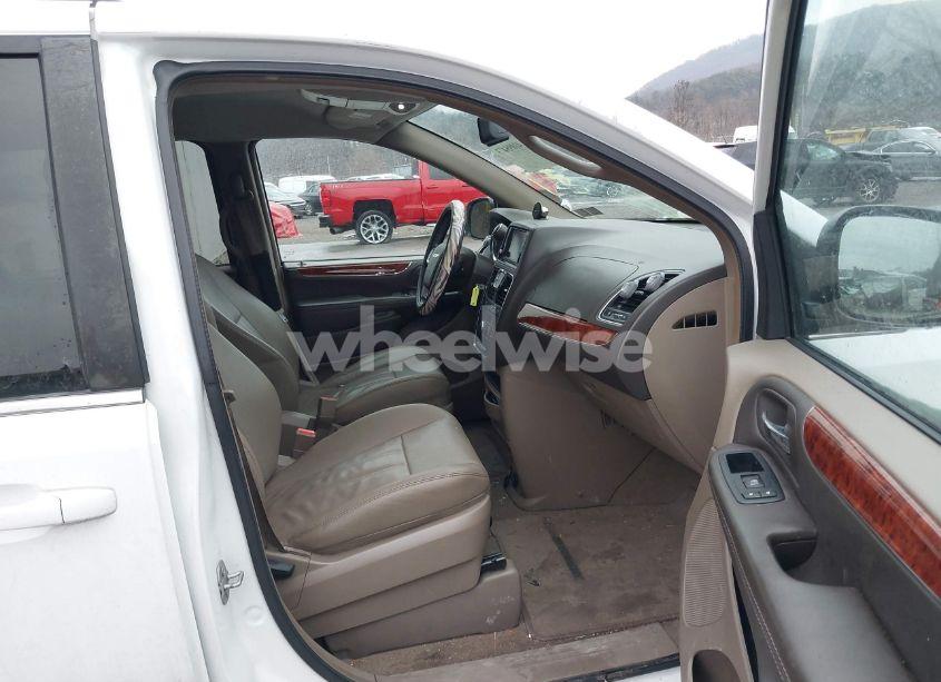 Photo 5 of 2016 Chrysler Town & COUNTRY TOURING (VIN 2C4RC1BG5GR300020)