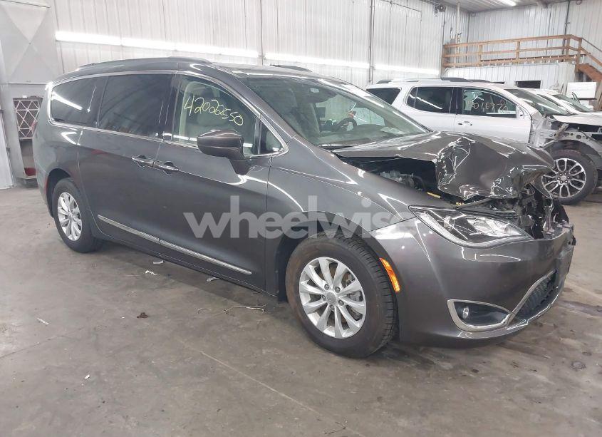 2017 Chrysler Pacifica TOURING-L (VIN 2C4RC1BG5HR503605) main photo