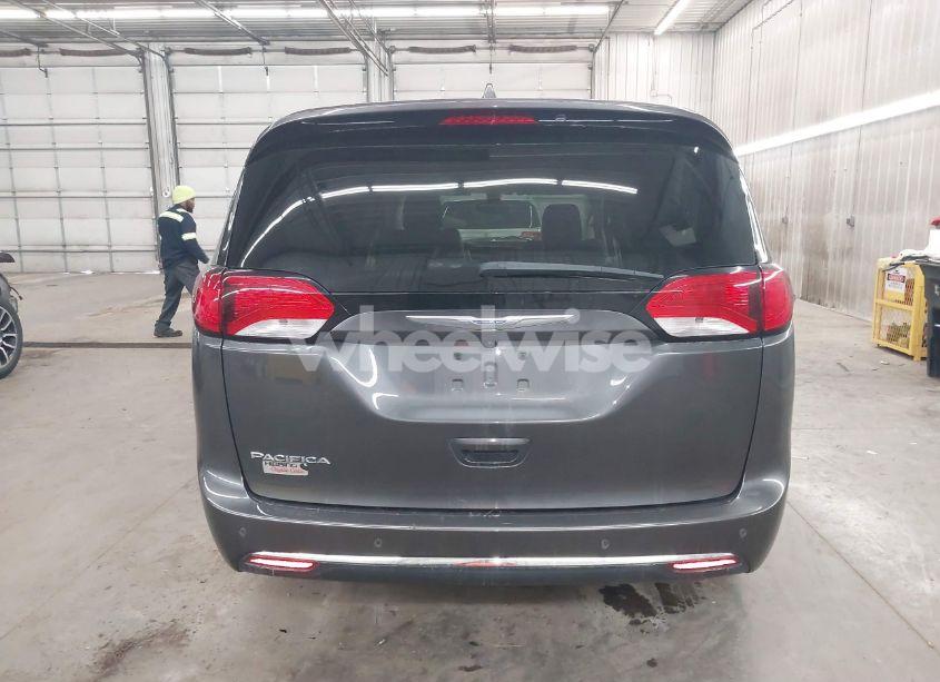 Photo 16 of 2017 Chrysler Pacifica TOURING-L (VIN 2C4RC1BG5HR503605)