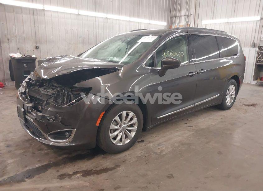Photo 2 of 2017 Chrysler Pacifica TOURING-L (VIN 2C4RC1BG5HR503605)