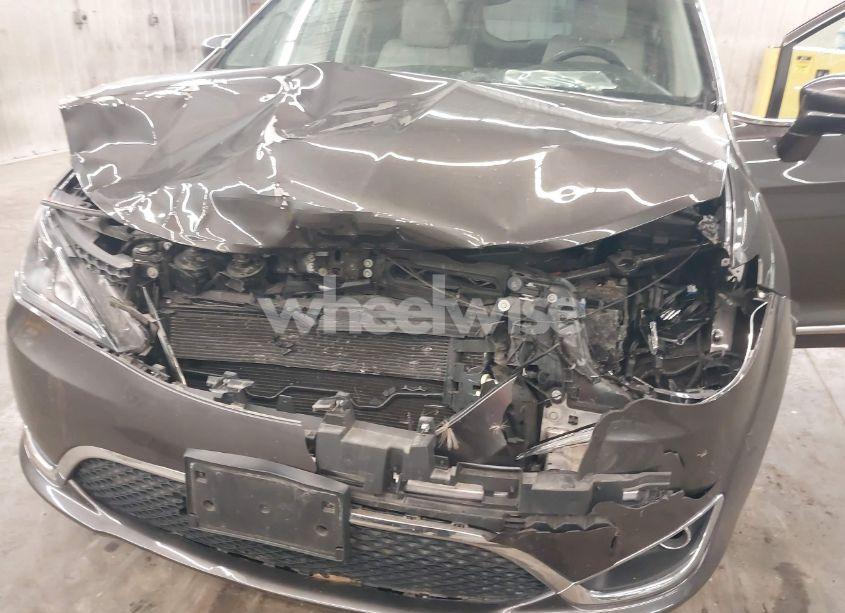 Photo 6 of 2017 Chrysler Pacifica TOURING-L (VIN 2C4RC1BG5HR503605)