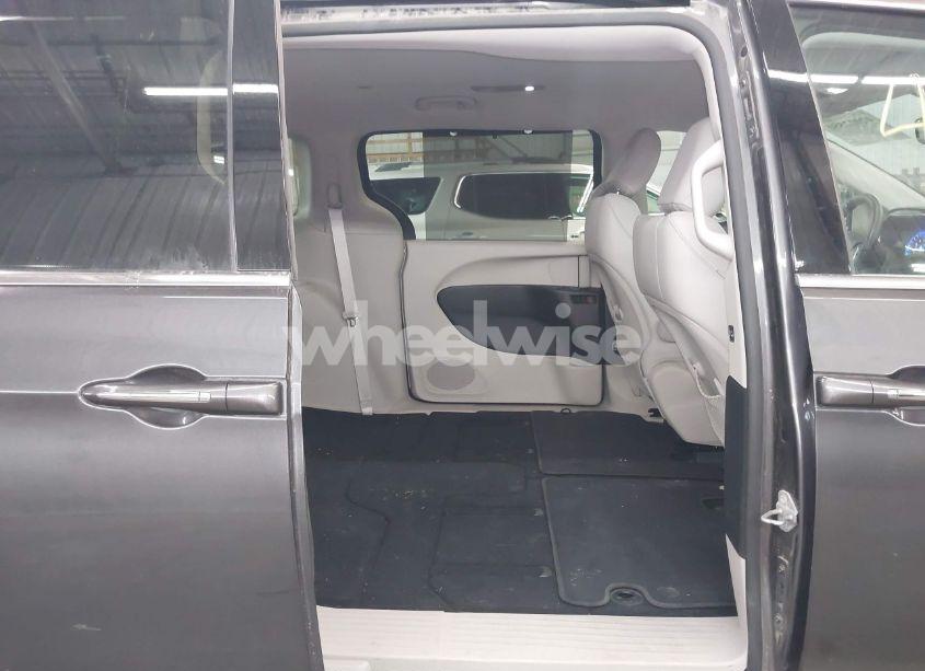 Photo 8 of 2017 Chrysler Pacifica TOURING-L (VIN 2C4RC1BG5HR503605)