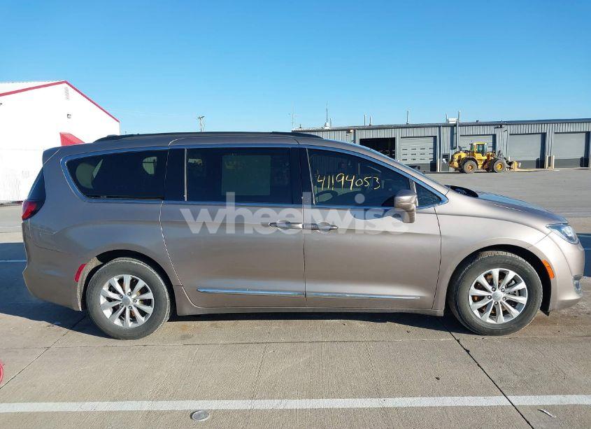 Photo 14 of 2017 Chrysler Pacifica TOURING-L (VIN 2C4RC1BG5HR537169)