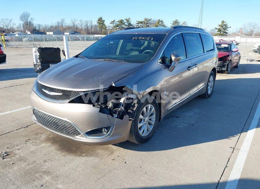 Photo 2 of 2017 Chrysler Pacifica TOURING-L (VIN 2C4RC1BG5HR537169)