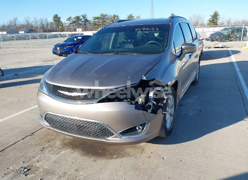 Photo 6 of 2017 Chrysler Pacifica TOURING-L (VIN 2C4RC1BG5HR537169)