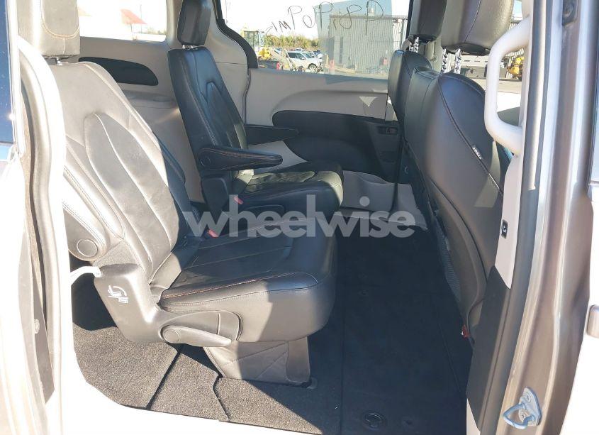 Photo 8 of 2017 Chrysler Pacifica TOURING-L (VIN 2C4RC1BG5HR537169)