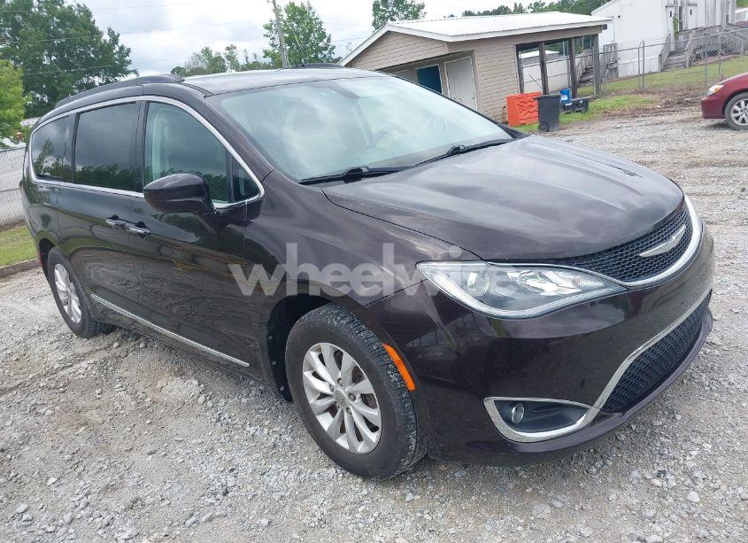 2017 Chrysler Pacifica TOURING-L (VIN 2C4RC1BG5HR603400) main photo