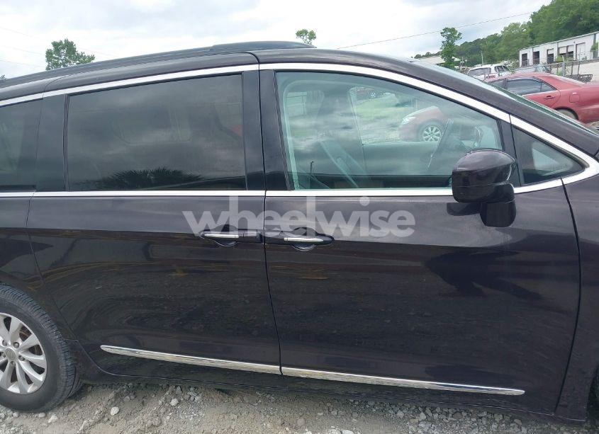 Photo 13 of 2017 Chrysler Pacifica TOURING-L (VIN 2C4RC1BG5HR603400)