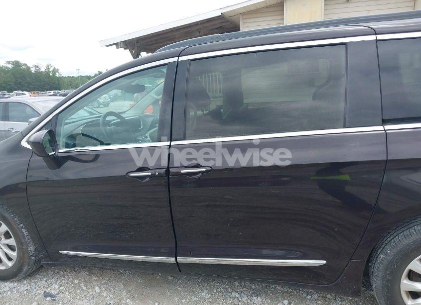 Photo 14 of 2017 Chrysler Pacifica TOURING-L (VIN 2C4RC1BG5HR603400)