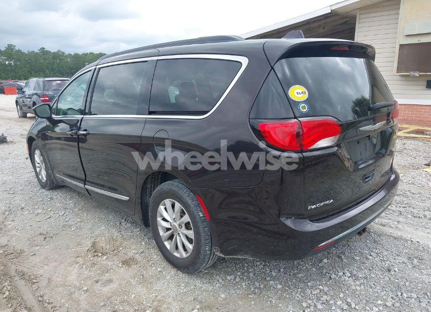 Photo 3 of 2017 Chrysler Pacifica TOURING-L (VIN 2C4RC1BG5HR603400)