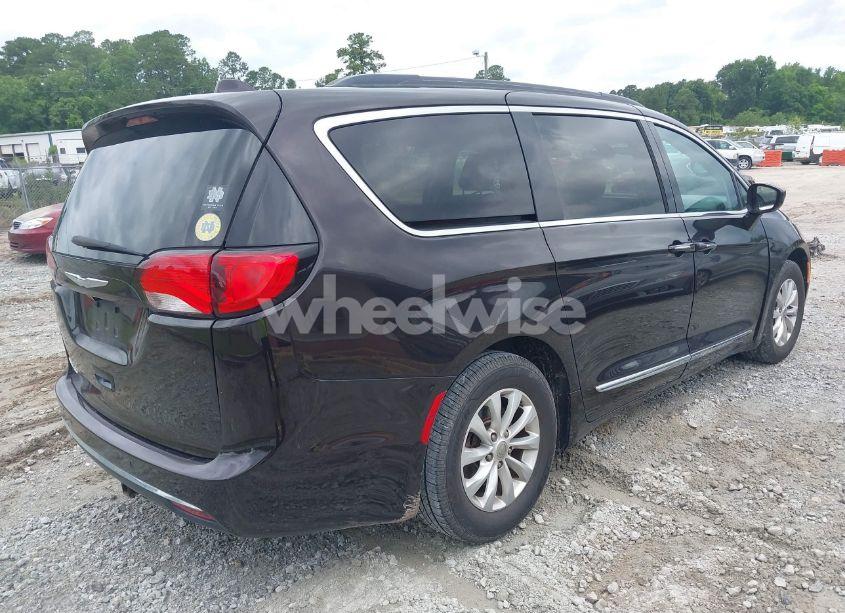 Photo 4 of 2017 Chrysler Pacifica TOURING-L (VIN 2C4RC1BG5HR603400)