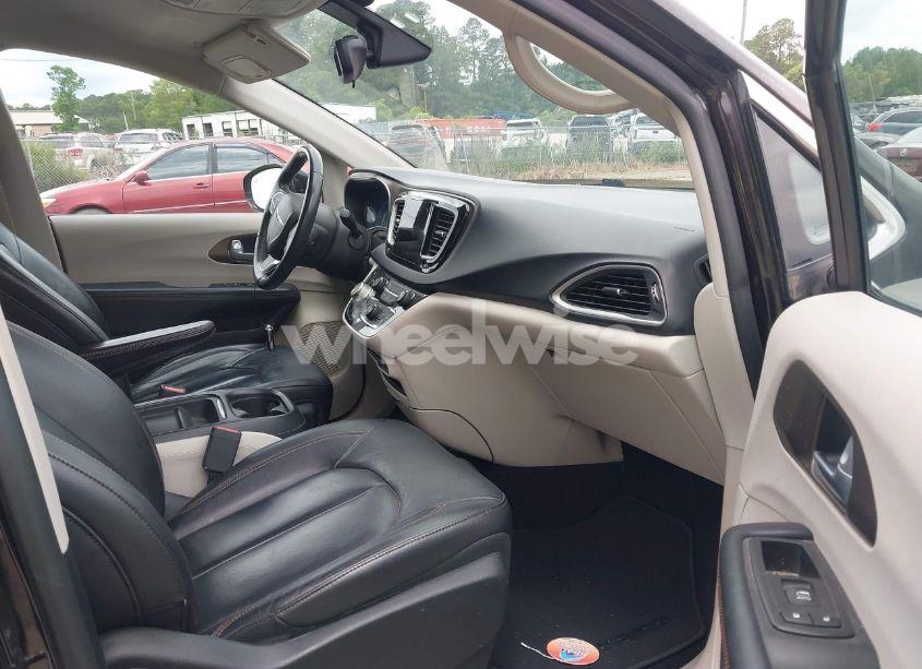 Photo 5 of 2017 Chrysler Pacifica TOURING-L (VIN 2C4RC1BG5HR603400)