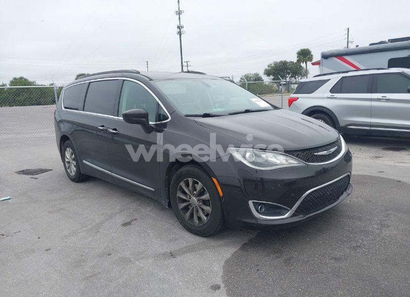 2017 Chrysler Pacifica TOURING-L (VIN 2C4RC1BG5HR613408) main photo