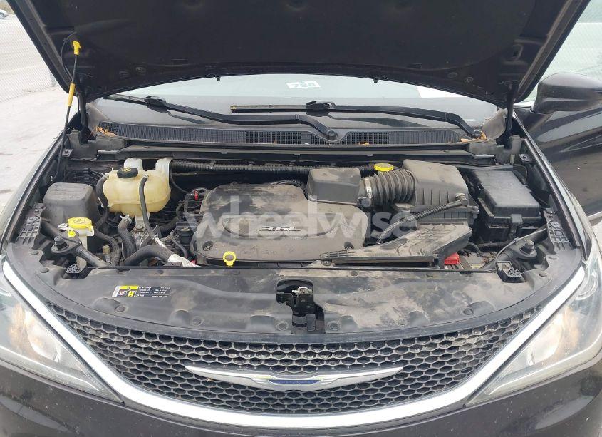 Photo 10 of 2017 Chrysler Pacifica TOURING-L (VIN 2C4RC1BG5HR613408)