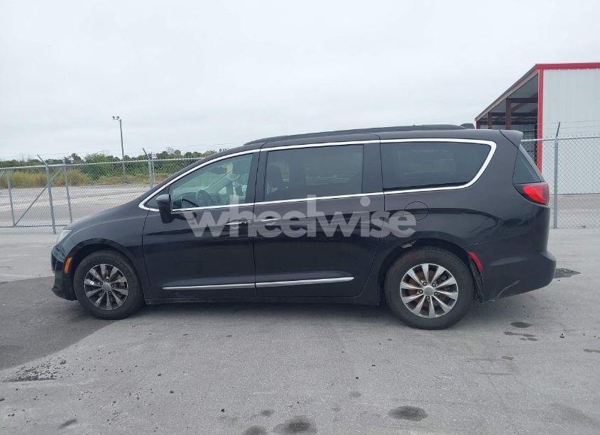 Photo 14 of 2017 Chrysler Pacifica TOURING-L (VIN 2C4RC1BG5HR613408)