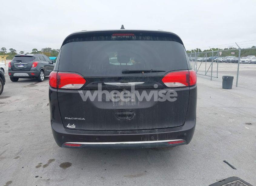 Photo 16 of 2017 Chrysler Pacifica TOURING-L (VIN 2C4RC1BG5HR613408)