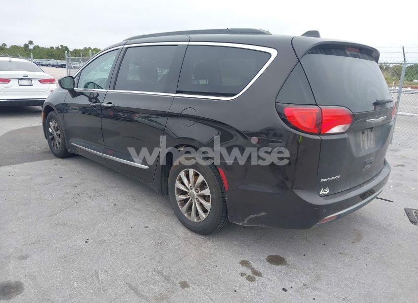 Photo 3 of 2017 Chrysler Pacifica TOURING-L (VIN 2C4RC1BG5HR613408)