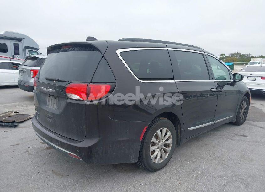 Photo 4 of 2017 Chrysler Pacifica TOURING-L (VIN 2C4RC1BG5HR613408)