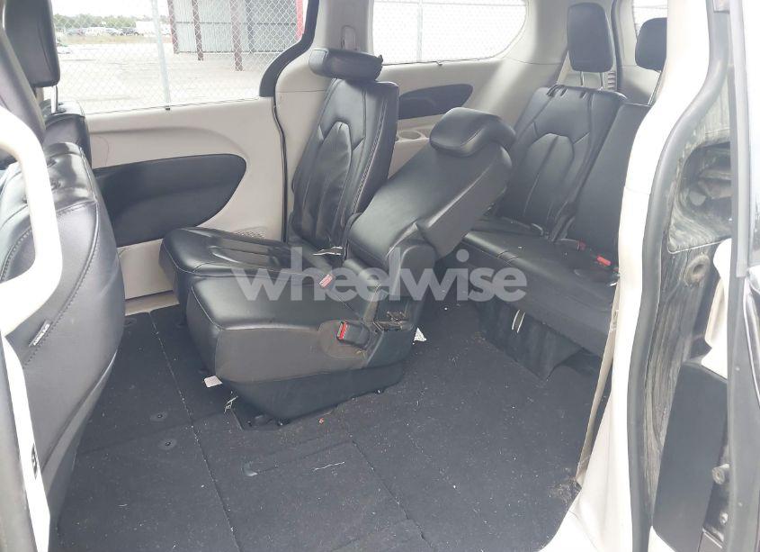 Photo 8 of 2017 Chrysler Pacifica TOURING-L (VIN 2C4RC1BG5HR613408)