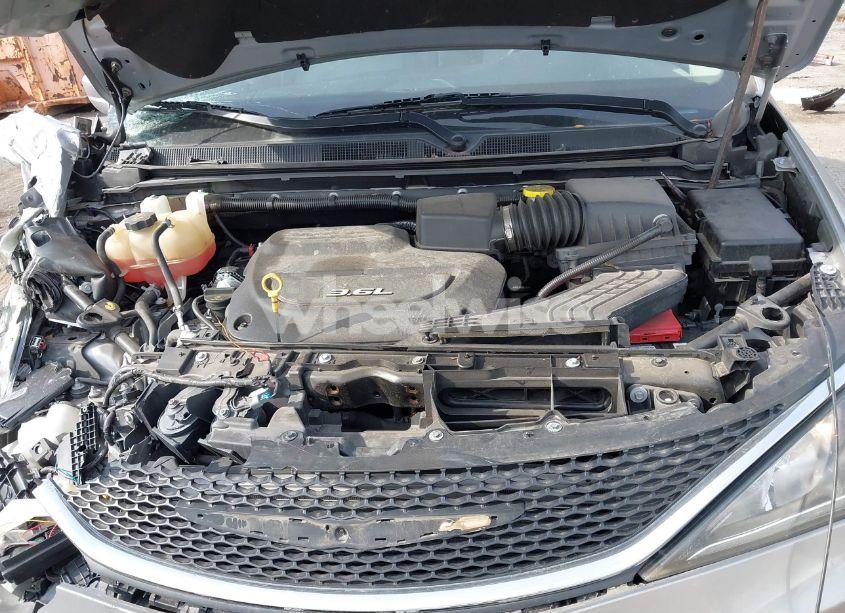 Photo 10 of 2017 Chrysler Pacifica TOURING-L (VIN 2C4RC1BG5HR741423)