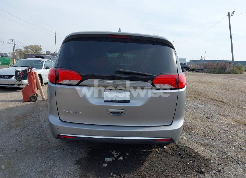 Photo 16 of 2017 Chrysler Pacifica TOURING-L (VIN 2C4RC1BG5HR741423)