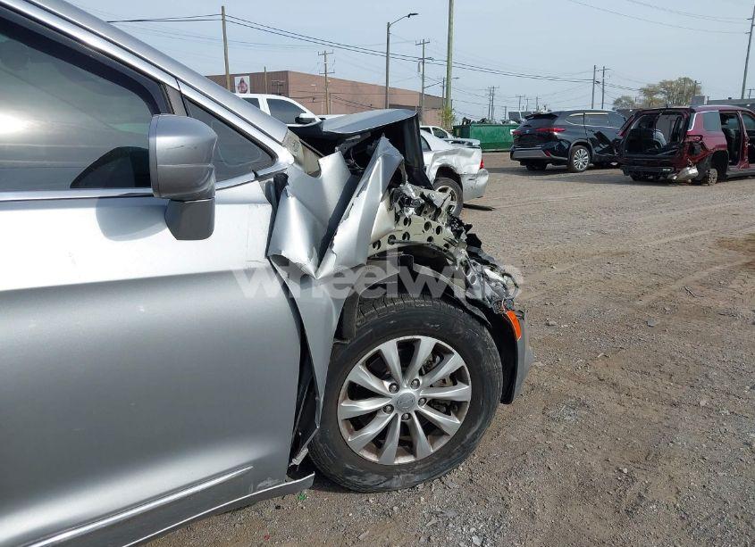 Photo 18 of 2017 Chrysler Pacifica TOURING-L (VIN 2C4RC1BG5HR741423)