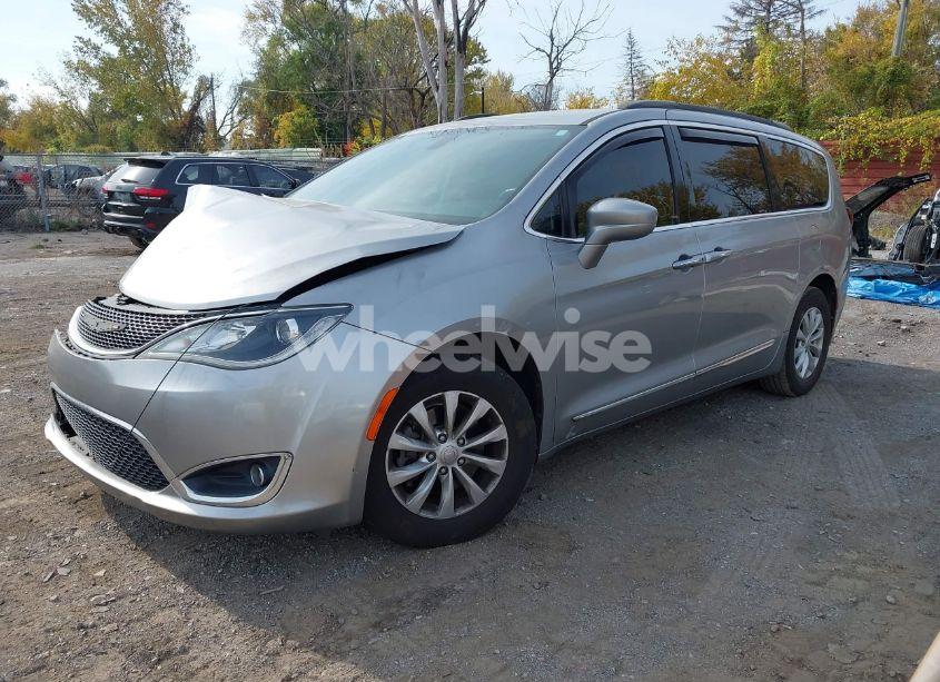 Photo 2 of 2017 Chrysler Pacifica TOURING-L (VIN 2C4RC1BG5HR741423)
