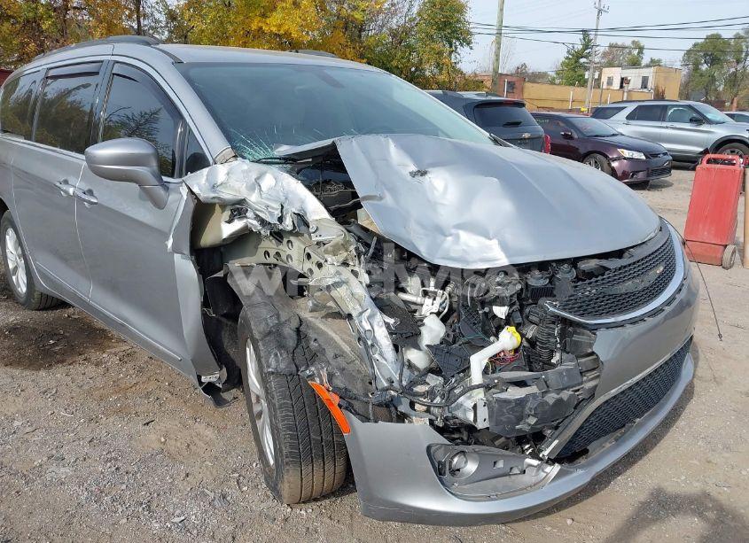 Photo 6 of 2017 Chrysler Pacifica TOURING-L (VIN 2C4RC1BG5HR741423)