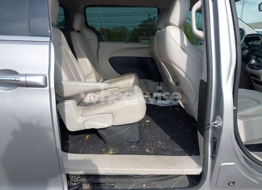 Photo 8 of 2017 Chrysler Pacifica TOURING-L (VIN 2C4RC1BG5HR741423)