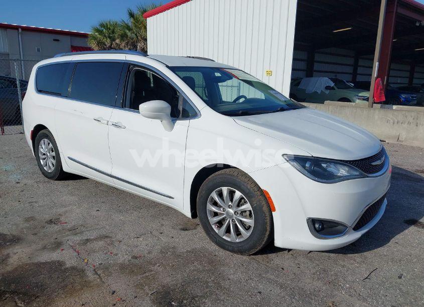 2018 Chrysler Pacifica TOURING L (VIN 2C4RC1BG5JR186012) main photo