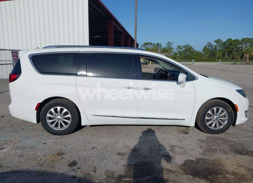 Photo 14 of 2018 Chrysler Pacifica TOURING L (VIN 2C4RC1BG5JR186012)