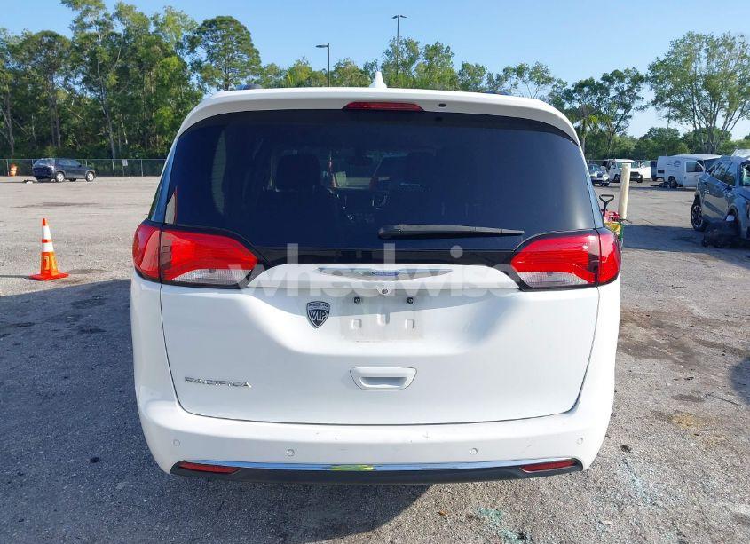 Photo 17 of 2018 Chrysler Pacifica TOURING L (VIN 2C4RC1BG5JR186012)