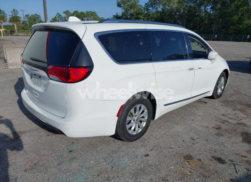 Photo 4 of 2018 Chrysler Pacifica TOURING L (VIN 2C4RC1BG5JR186012)