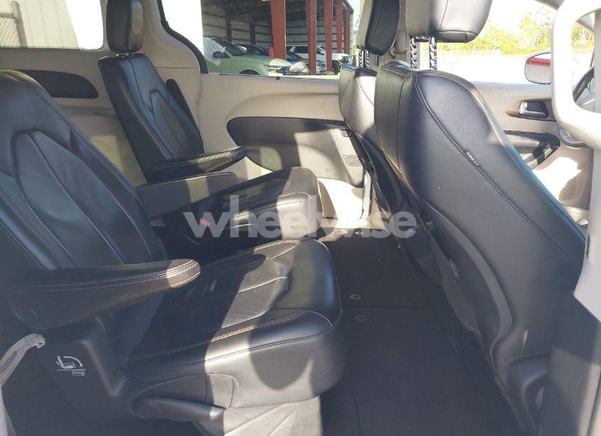 Photo 8 of 2018 Chrysler Pacifica TOURING L (VIN 2C4RC1BG5JR186012)