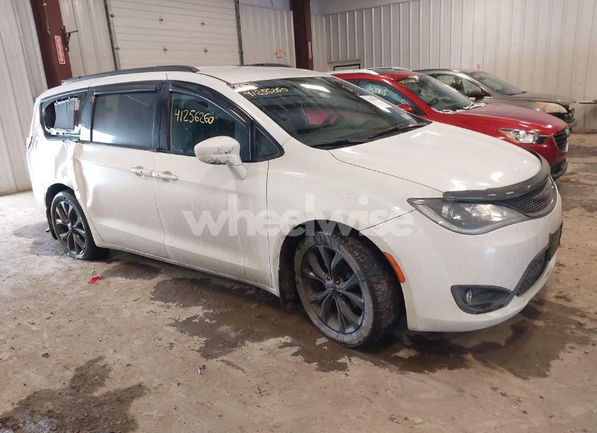 2018 Chrysler Pacifica TOURING L (VIN 2C4RC1BG5JR193591) main photo
