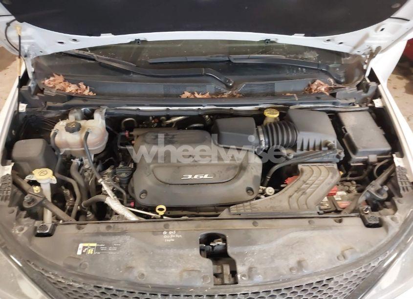 Photo 10 of 2018 Chrysler Pacifica TOURING L (VIN 2C4RC1BG5JR193591)