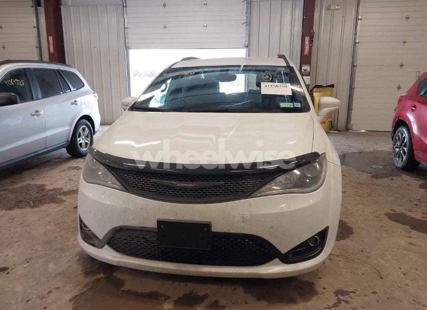 Photo 12 of 2018 Chrysler Pacifica TOURING L (VIN 2C4RC1BG5JR193591)