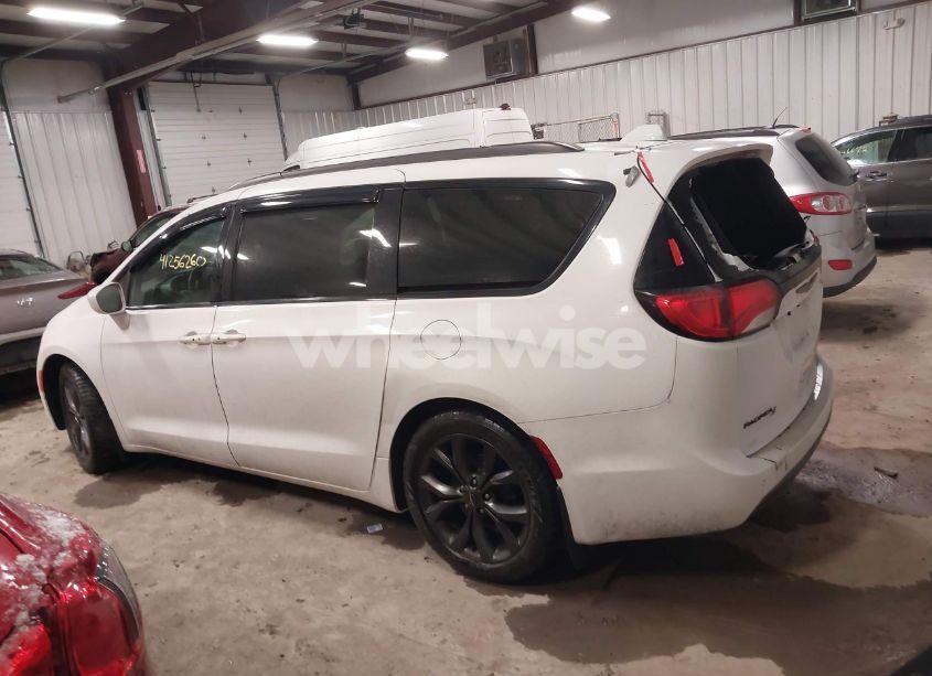 Photo 14 of 2018 Chrysler Pacifica TOURING L (VIN 2C4RC1BG5JR193591)