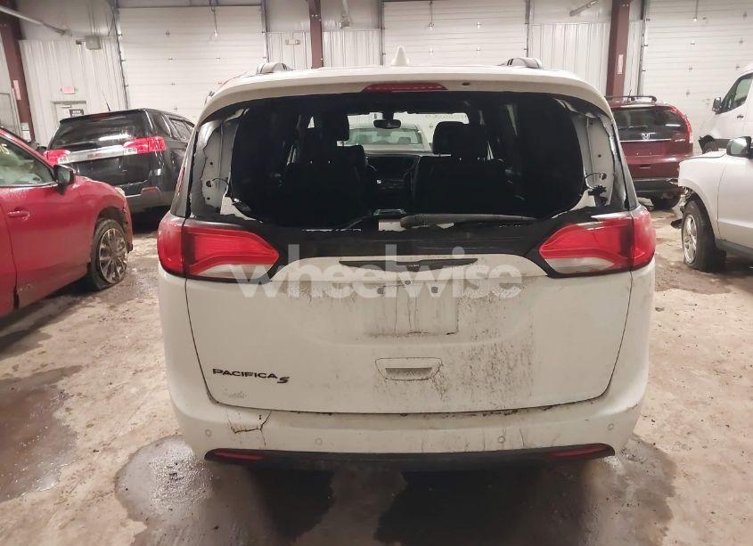 Photo 16 of 2018 Chrysler Pacifica TOURING L (VIN 2C4RC1BG5JR193591)