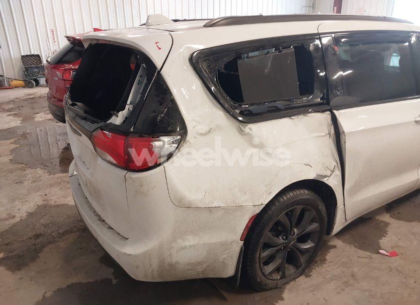 Photo 6 of 2018 Chrysler Pacifica TOURING L (VIN 2C4RC1BG5JR193591)