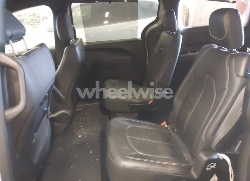 Photo 8 of 2018 Chrysler Pacifica TOURING L (VIN 2C4RC1BG5JR193591)