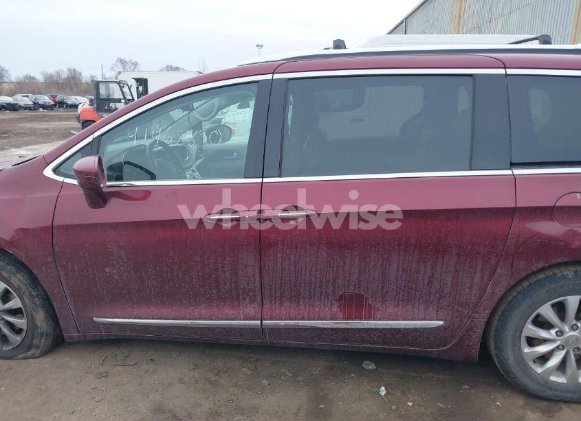 Photo 14 of 2018 Chrysler Pacifica TOURING L (VIN 2C4RC1BG5JR260660)