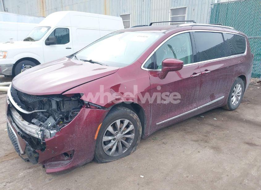 Photo 2 of 2018 Chrysler Pacifica TOURING L (VIN 2C4RC1BG5JR260660)