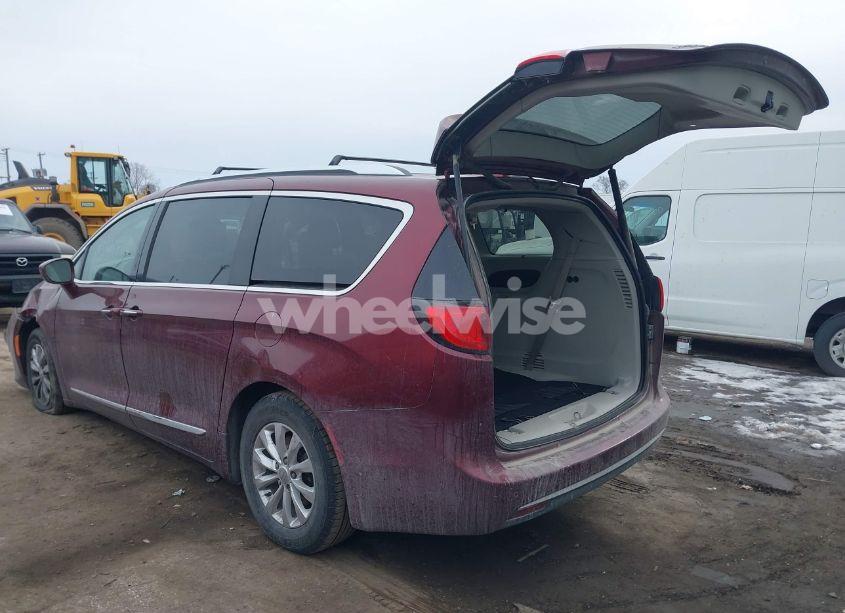 Photo 3 of 2018 Chrysler Pacifica TOURING L (VIN 2C4RC1BG5JR260660)